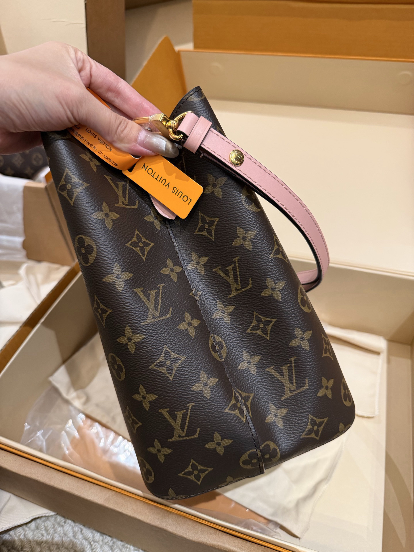 Bag 1228703357