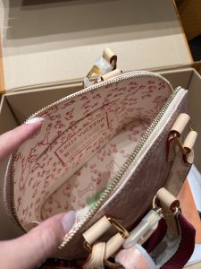 Handbag