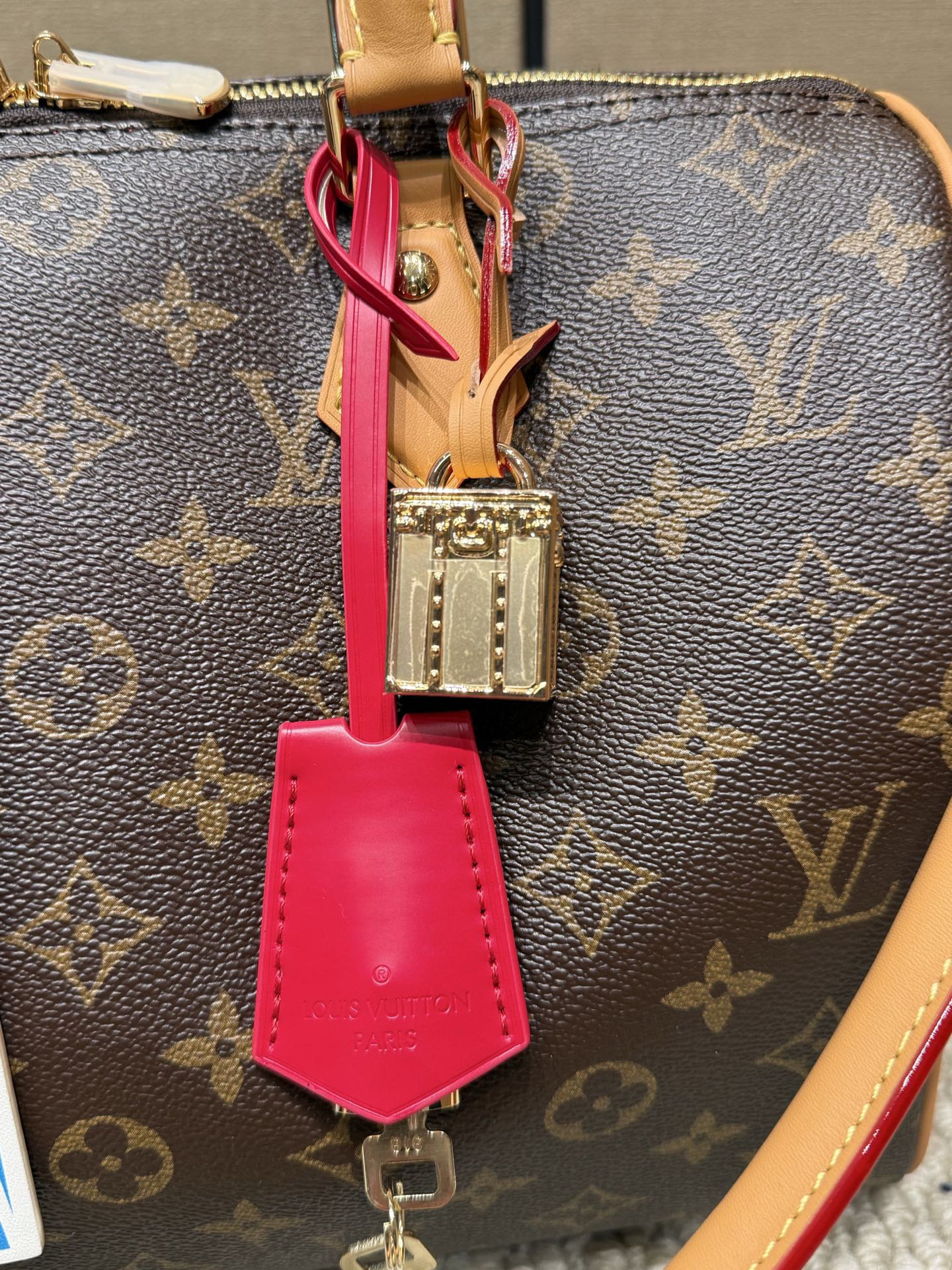 Bag 1228703633