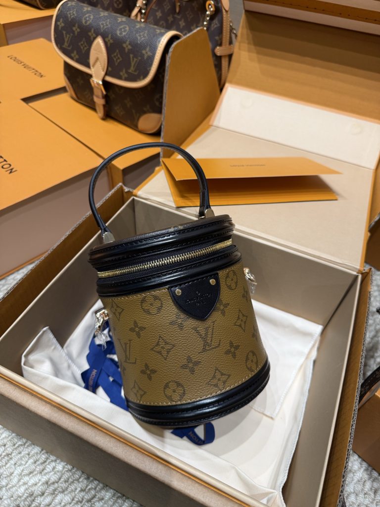 Bag 1228703637