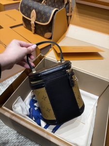 Bag 1228703637
