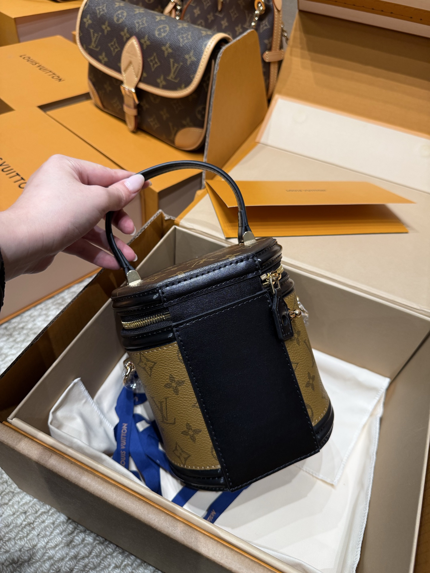 Bag 1228703637