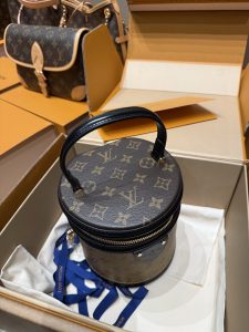 Bag 1228703637