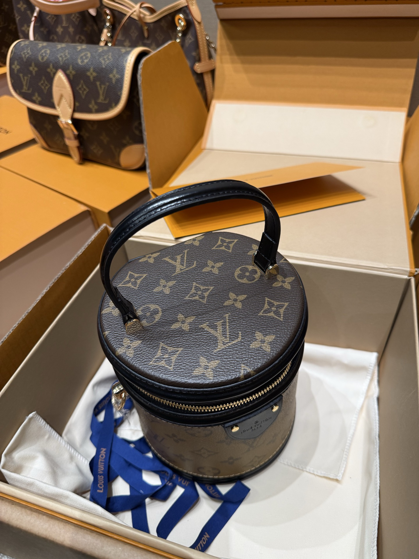 Bag 1228703637