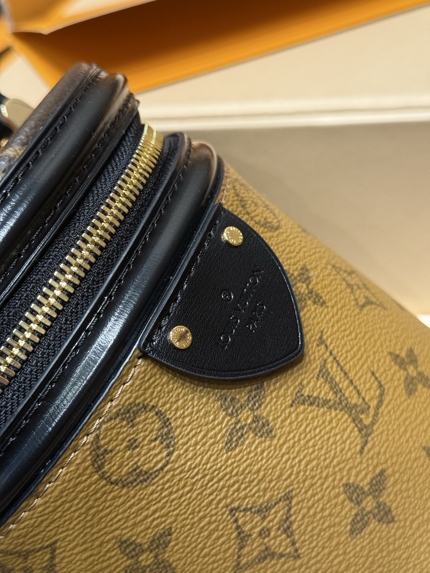 Bag 1228703637