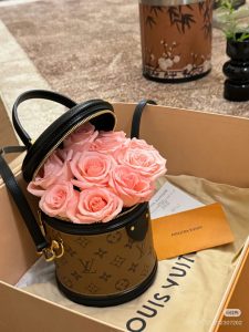 Bag 1228703637