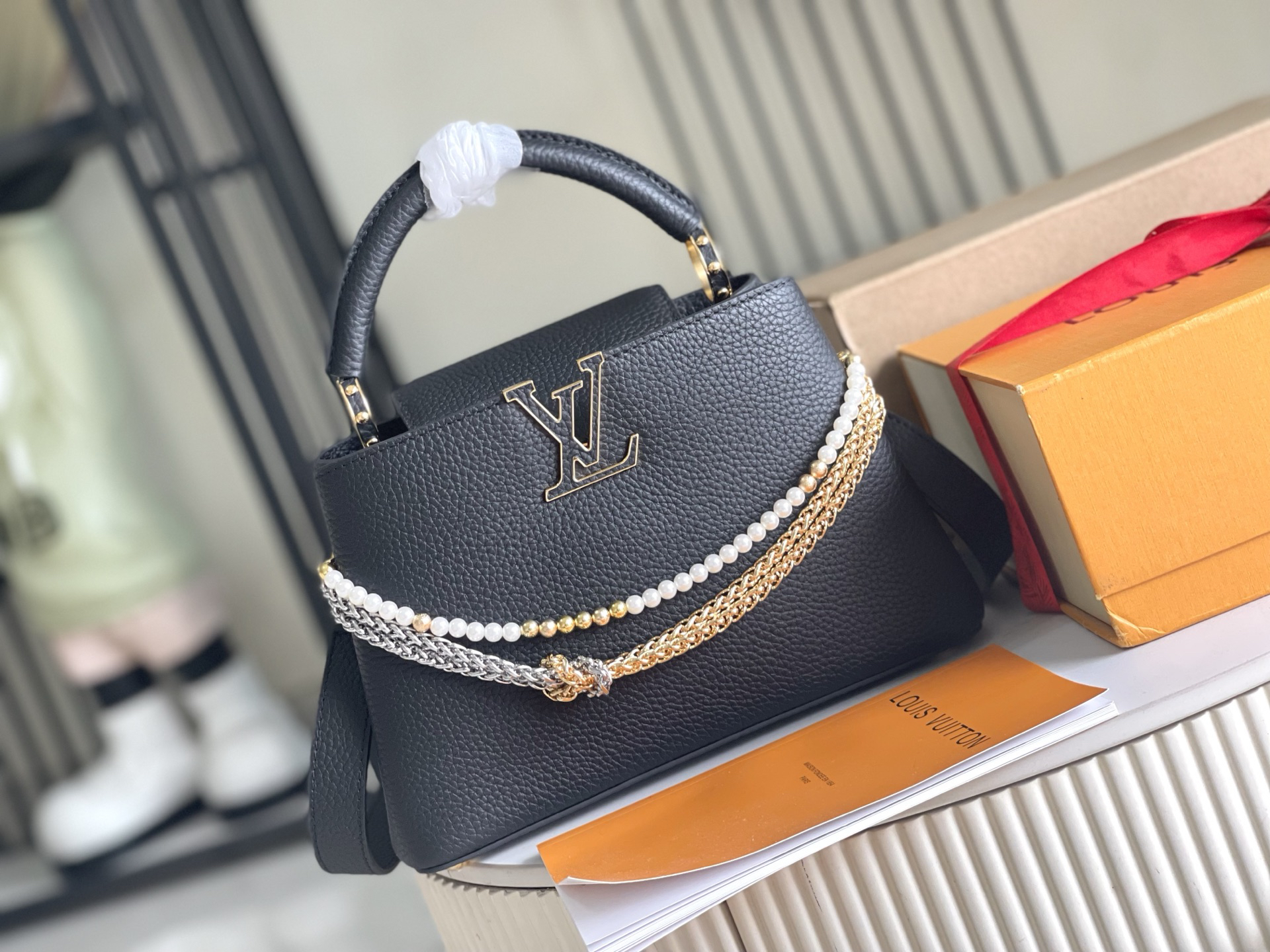 Louis Vuitton Handbag M27308 in White