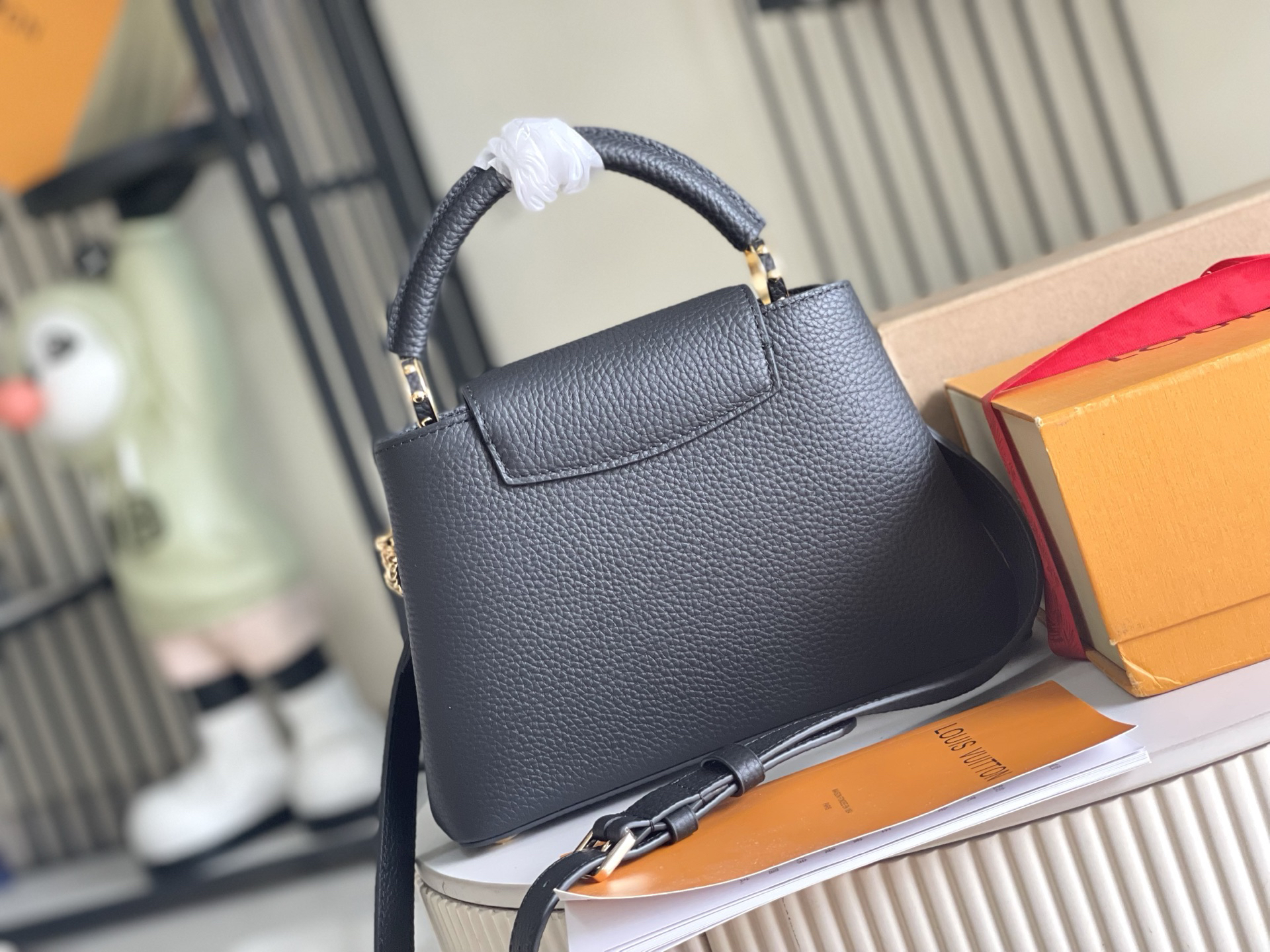Louis Vuitton Handbag M27308 in White