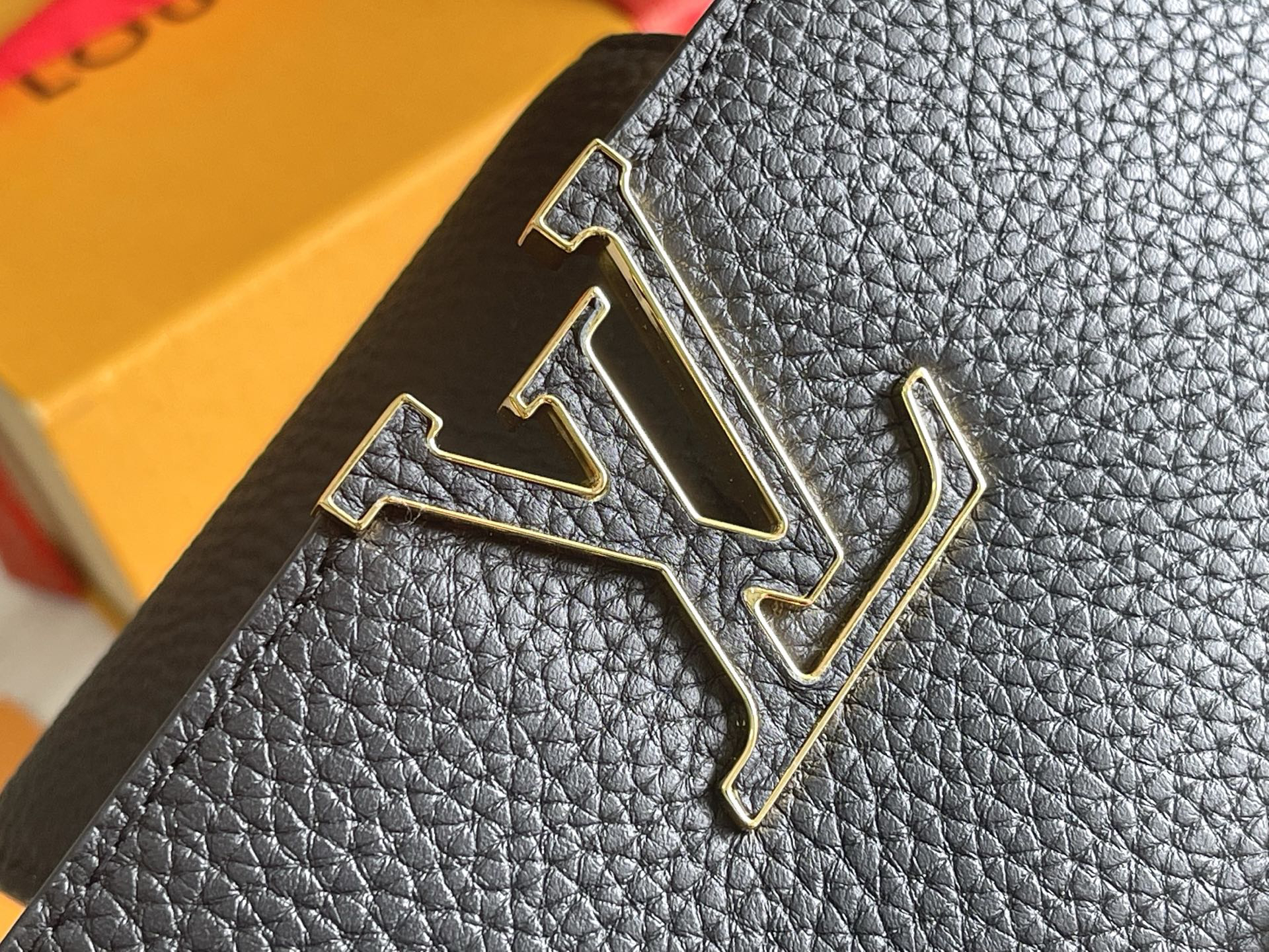 Louis Vuitton Handbag M27308 in White