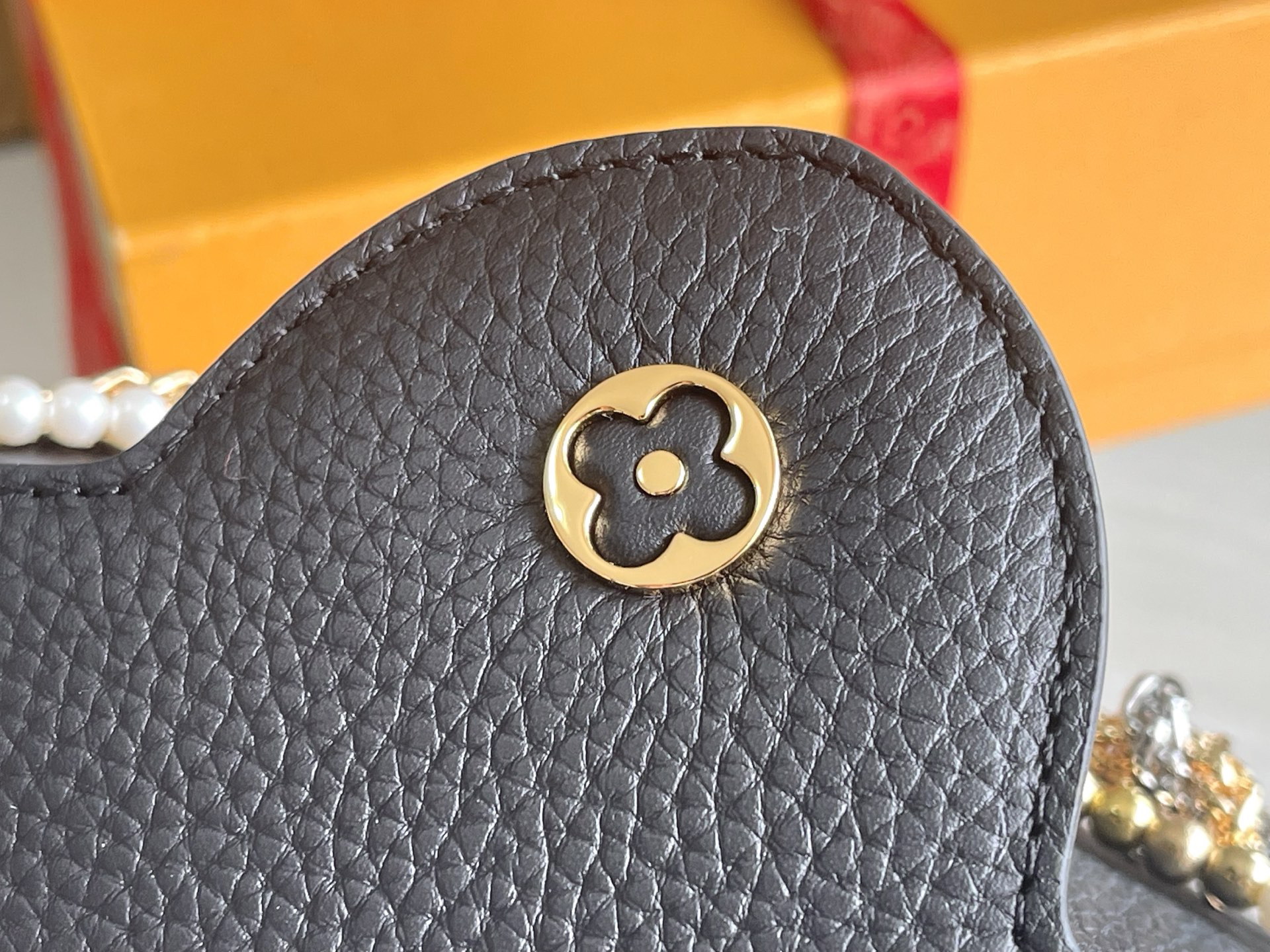 Louis Vuitton Handbag M27308 in White
