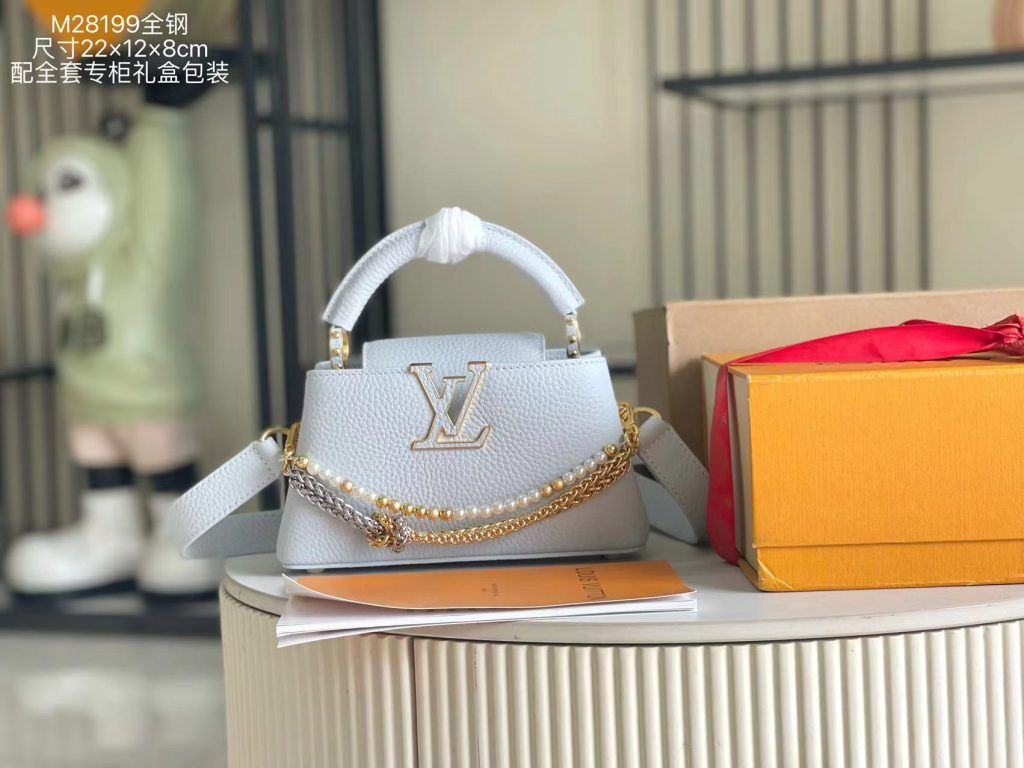 Louis Vuitton Handbag M28199 in White
