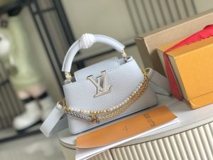 Louis Vuitton Handbag M28199 in White