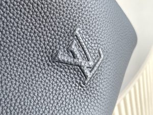 Louis Vuitton Handbag M26118