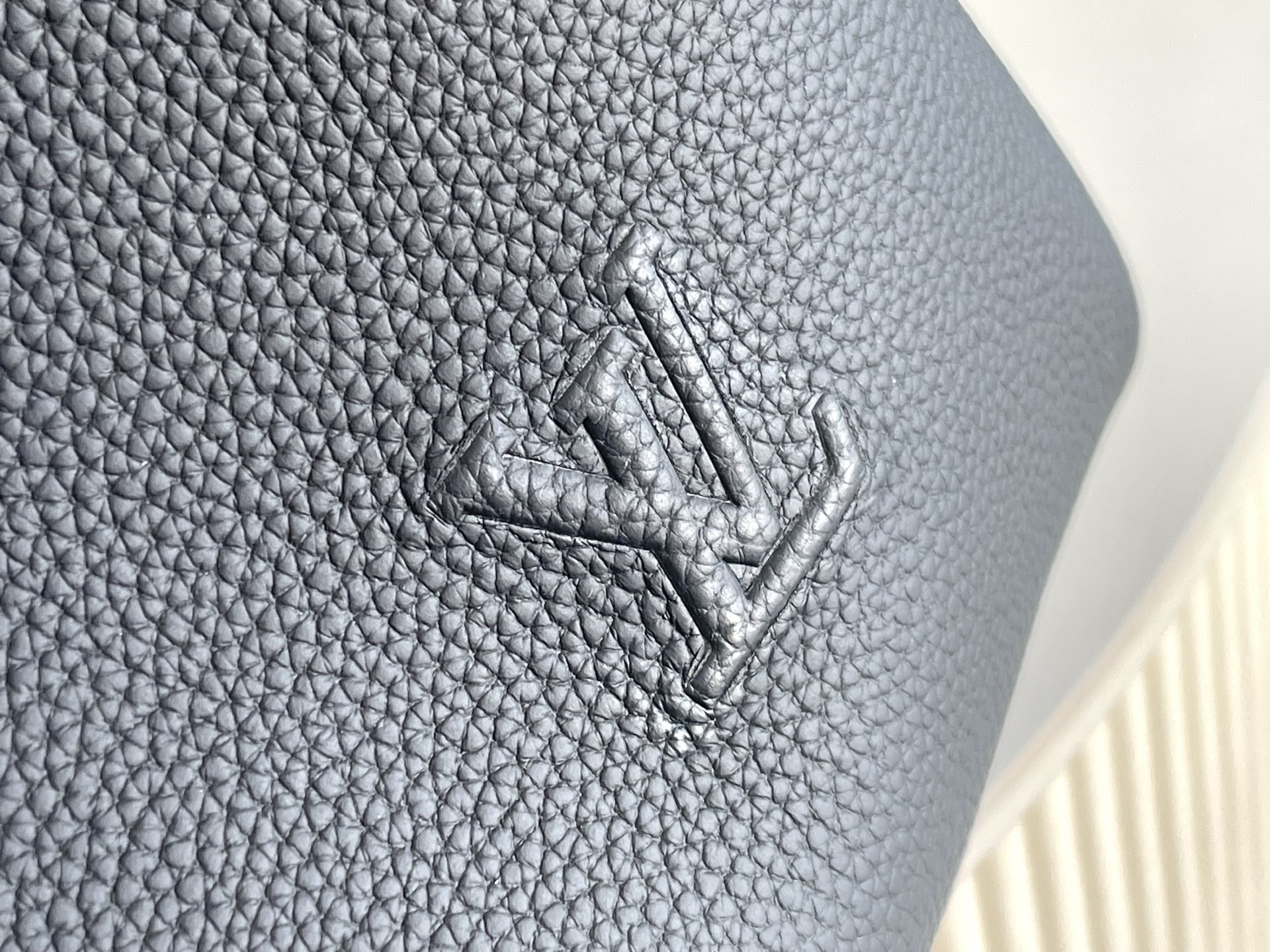 Louis Vuitton Handbag M26118