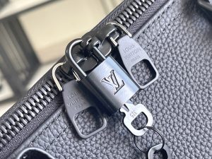 Louis Vuitton Handbag M26118