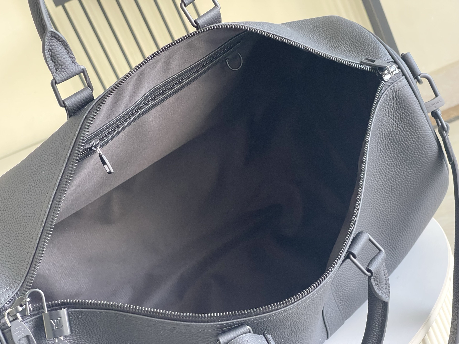 Louis Vuitton Handbag M26118