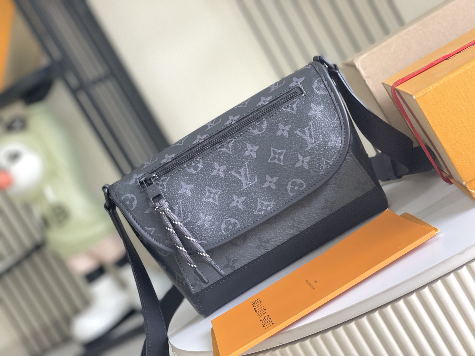 Louis Vuitton Handbag M12681