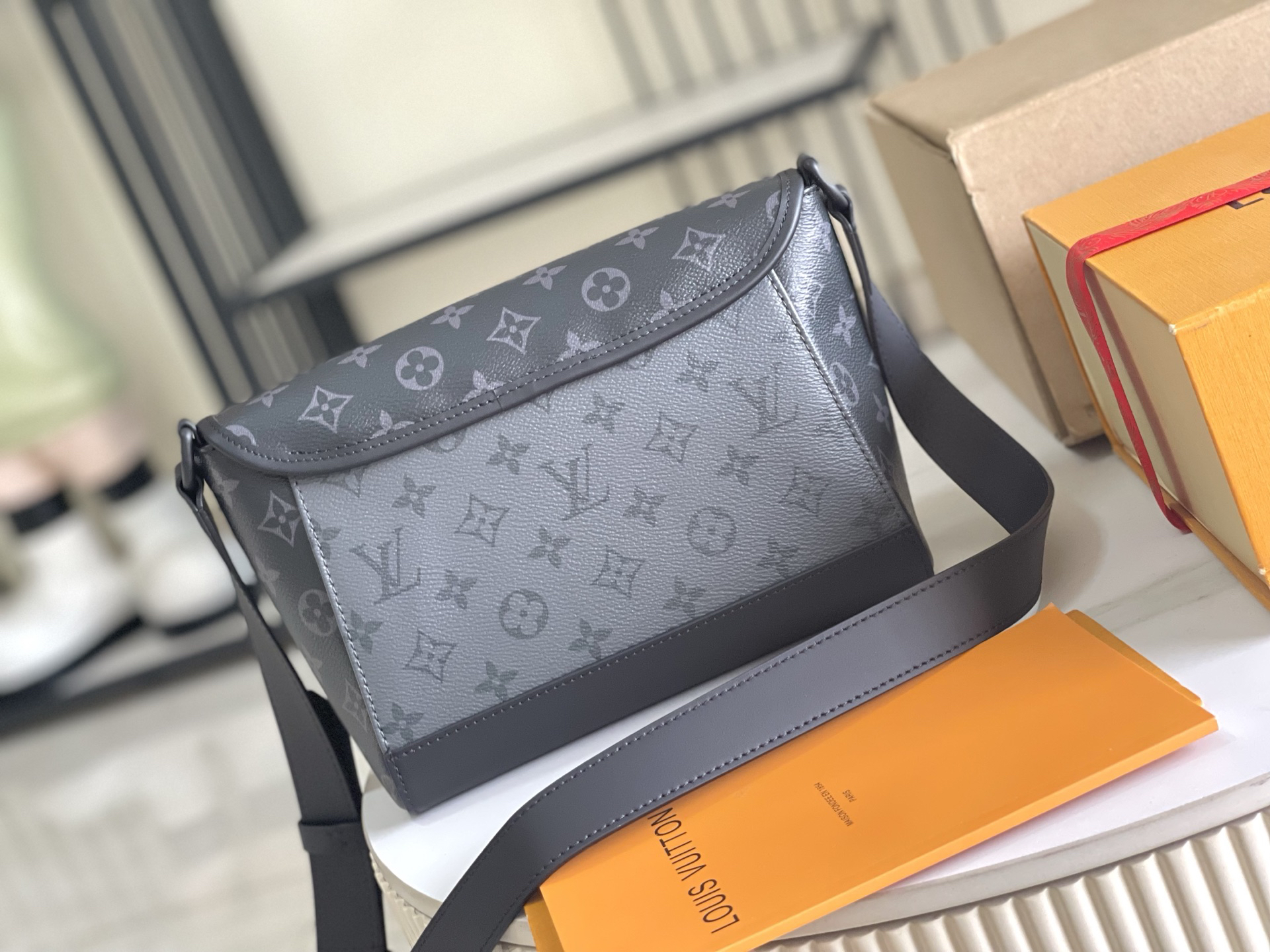 Louis Vuitton Handbag M12681