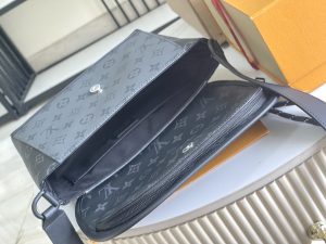 Louis Vuitton Handbag M12681