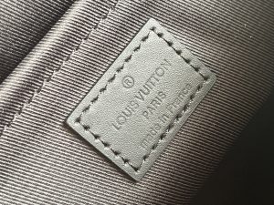 Louis Vuitton Handbag M12681