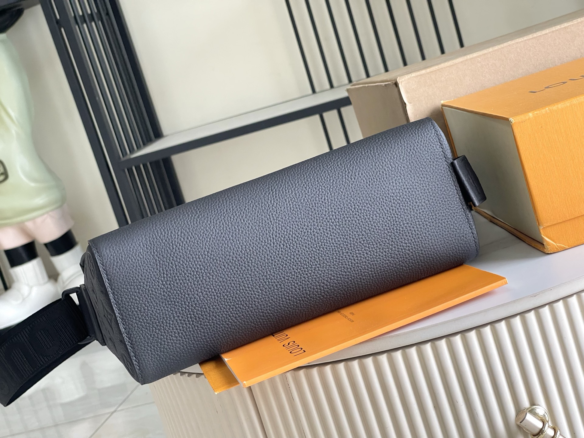 Louis Vuitton Handbag M28781