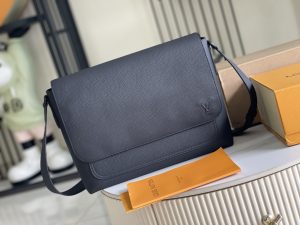 Louis Vuitton Handbag M15268