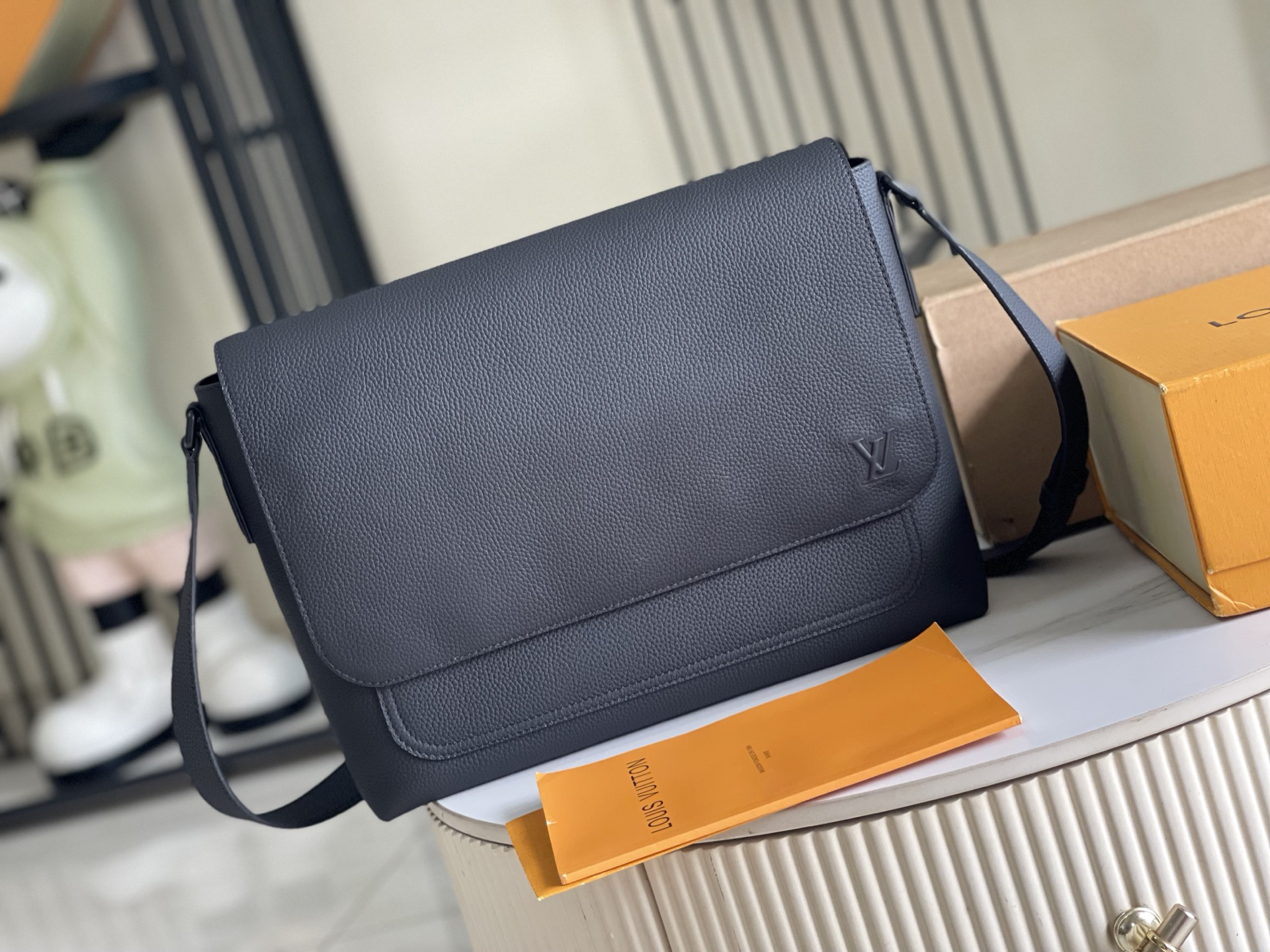 Louis Vuitton Handbag M15268