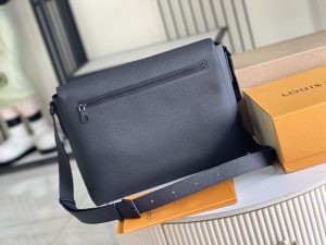 Louis Vuitton Handbag M15268