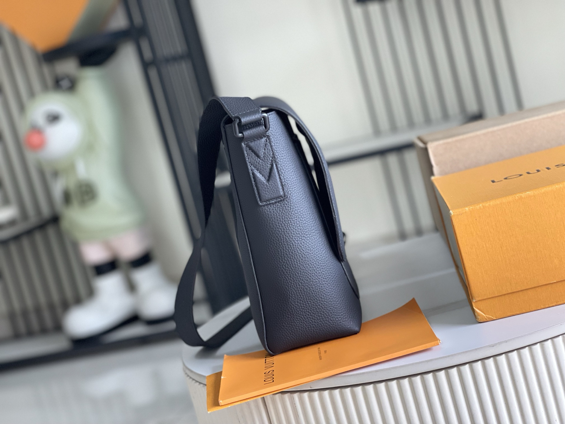 Louis Vuitton Handbag M15268
