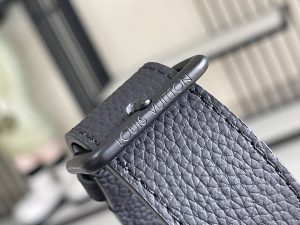 Louis Vuitton Handbag M15268