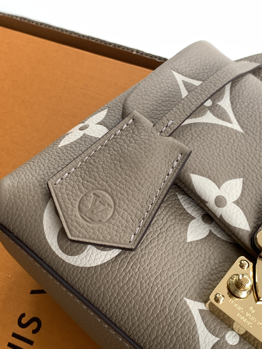 Louis Vuitton Pochette Metis Handbag M45978
