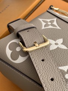 Louis Vuitton Pochette Metis Handbag M45978