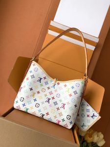 Louis Vuitton Handbag M13661
