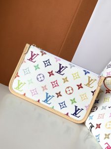 Louis Vuitton Handbag M13661