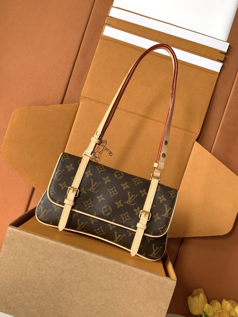 Louis Vuitton Shoulder Bag M28613