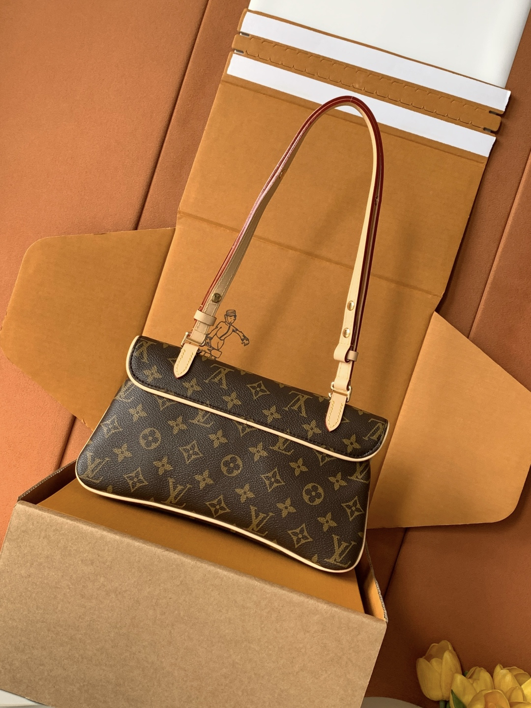 Louis Vuitton Shoulder Bag M28613