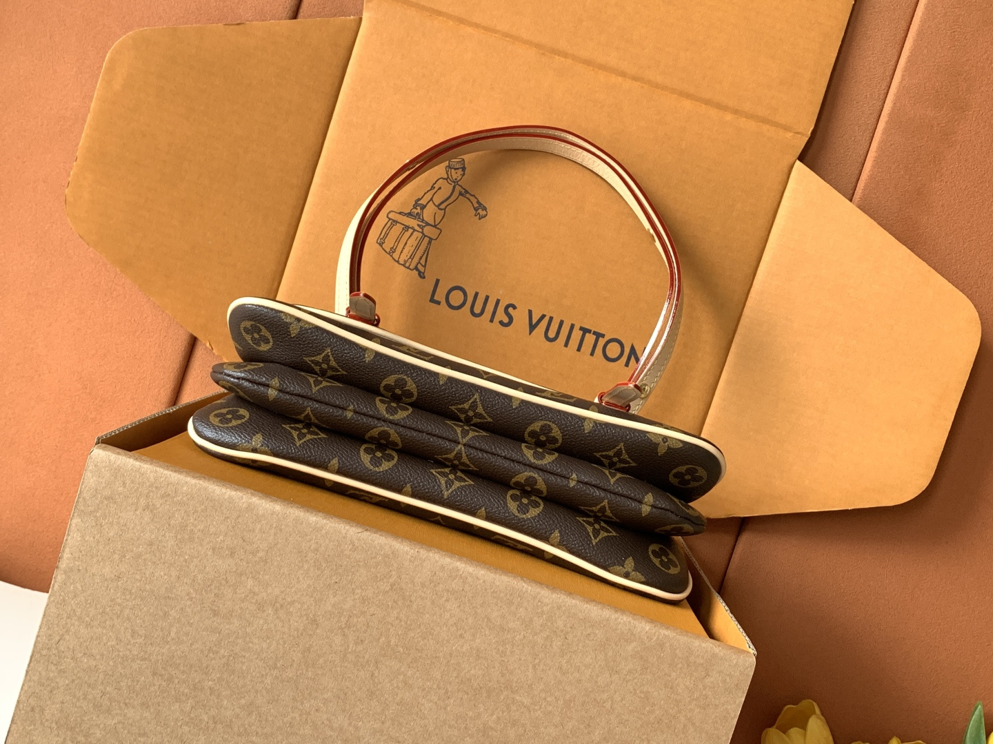 Louis Vuitton Shoulder Bag M28613