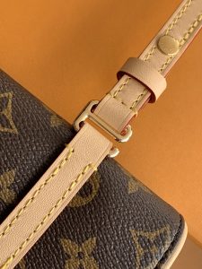 Louis Vuitton Shoulder Bag M28613