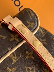 Louis Vuitton Shoulder Bag M28613