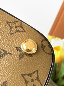 Louis Vuitton Handbag M45165M47128