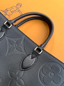 Louis Vuitton Handbag M45595