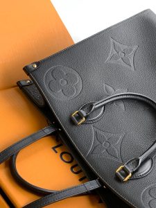 Louis Vuitton Handbag M45595