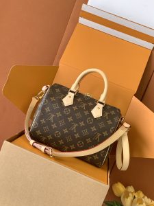 Louis Vuitton Handbag M46977