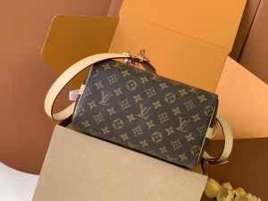 Louis Vuitton Handbag M46977