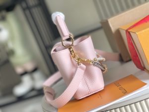 Louis Vuitton Handbag M27309 in White