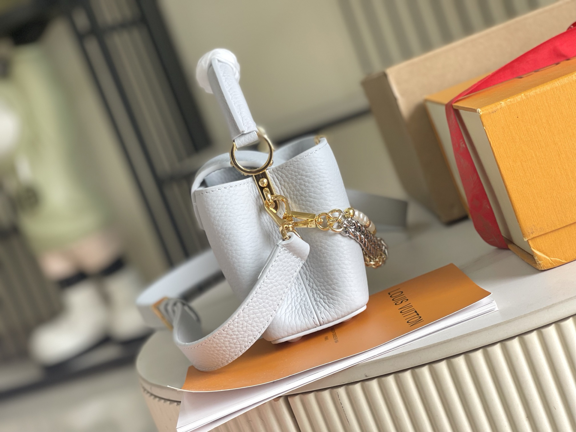Louis Vuitton Handbag M28199 in White