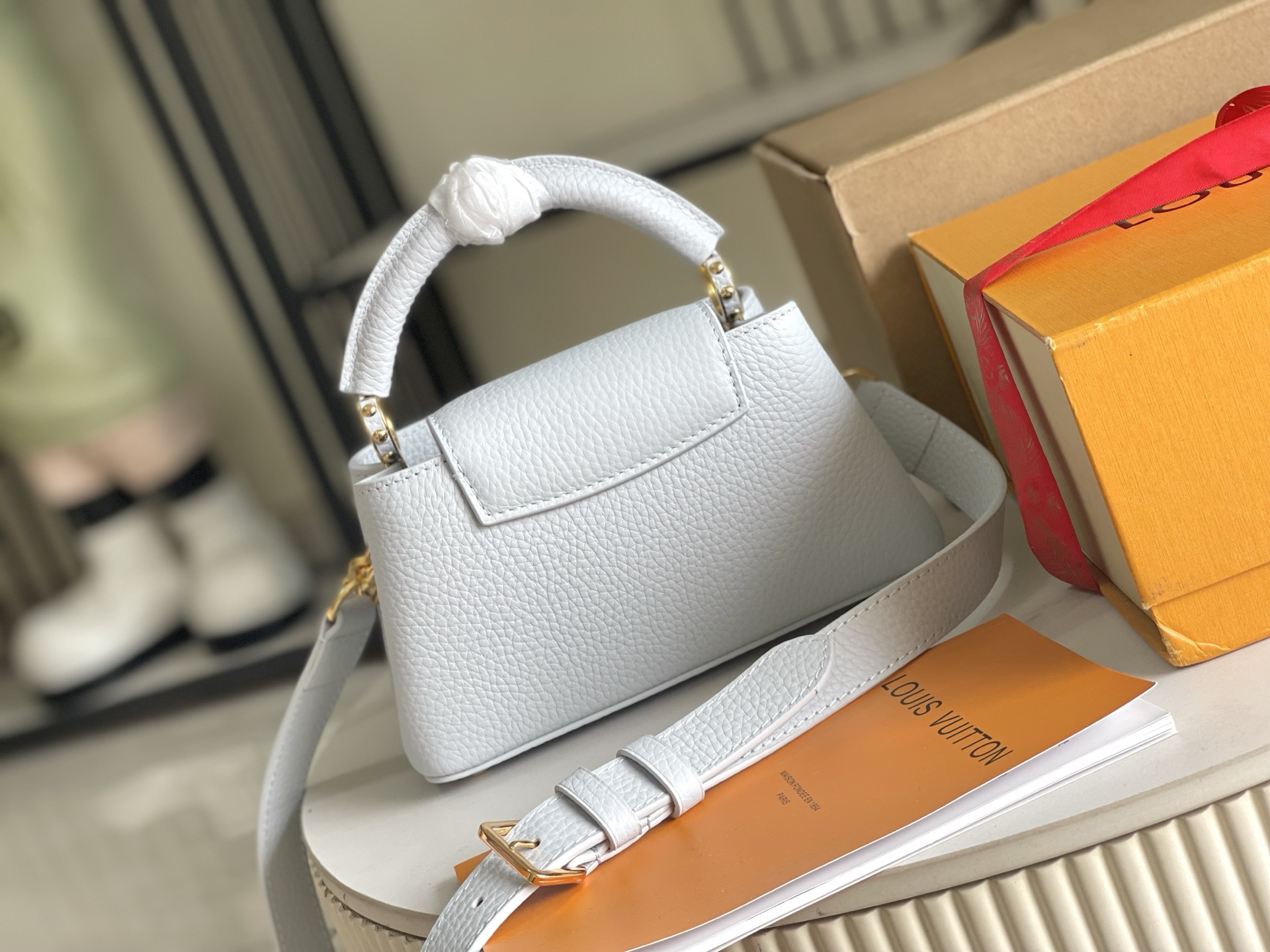 Louis Vuitton Handbag M28199 in White
