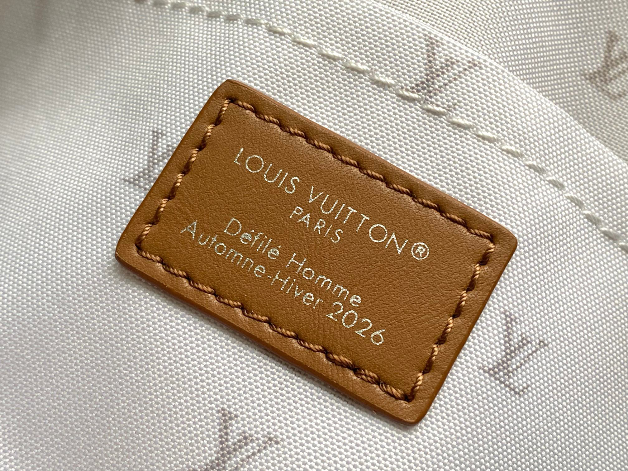 Louis Vuitton Shoulder Bag M28100