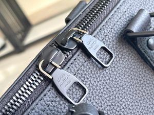 Louis Vuitton Handbag M15249