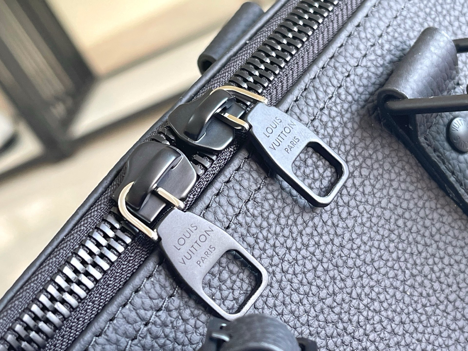 Louis Vuitton Handbag M15249